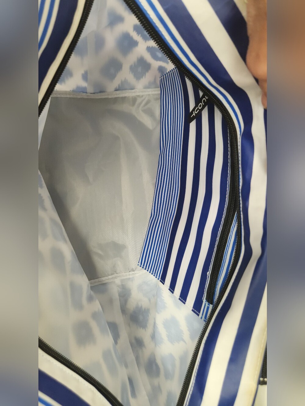 Scout Sport Huge Blue and White Patterned Tote with Black Handles Zipper Top - Picture 3 of 8